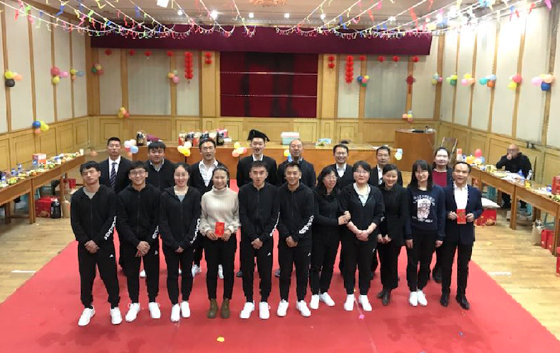 優(yōu)秀節(jié)目表演者領獎.png